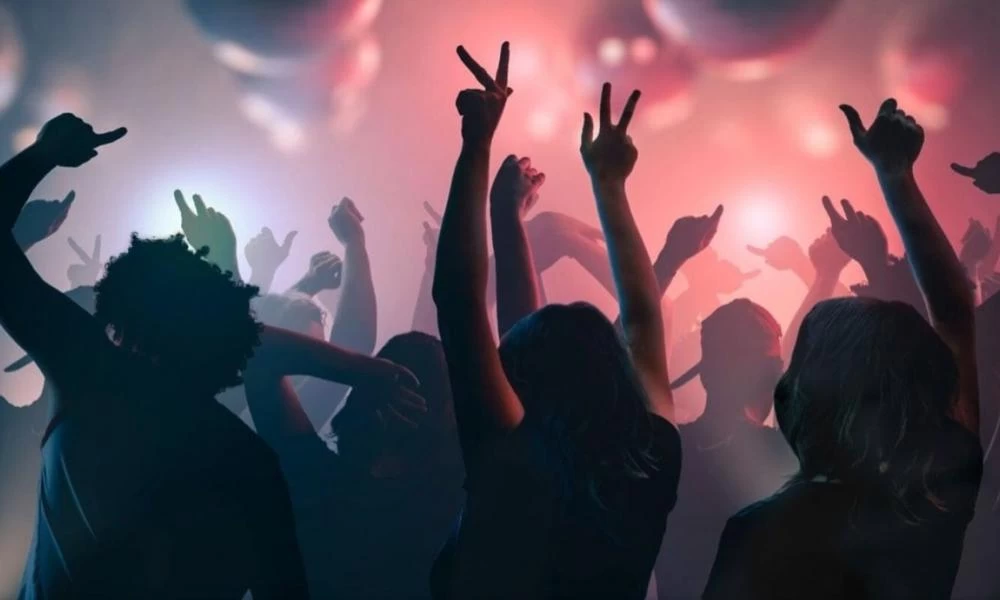 Το πείραμα της Λίβερπουλ: "Κορονοπάρτι" με 6.000 άτομα